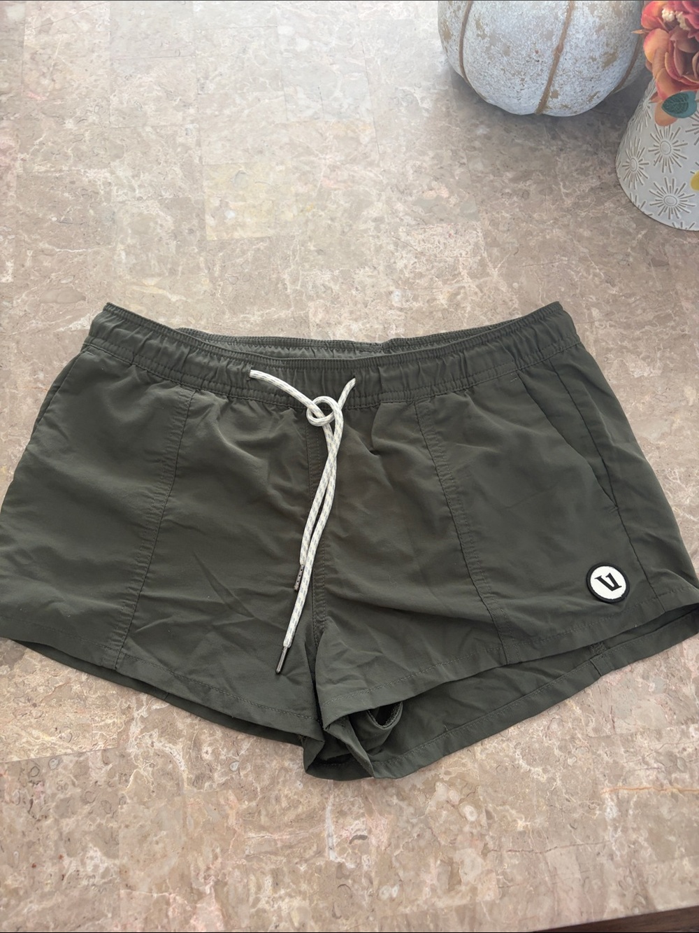 Vuori Olive Green sunwashed Shorts S